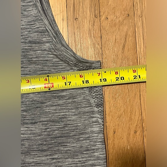 Men’s Medium Lululemon tank top - Picture 4 of 5